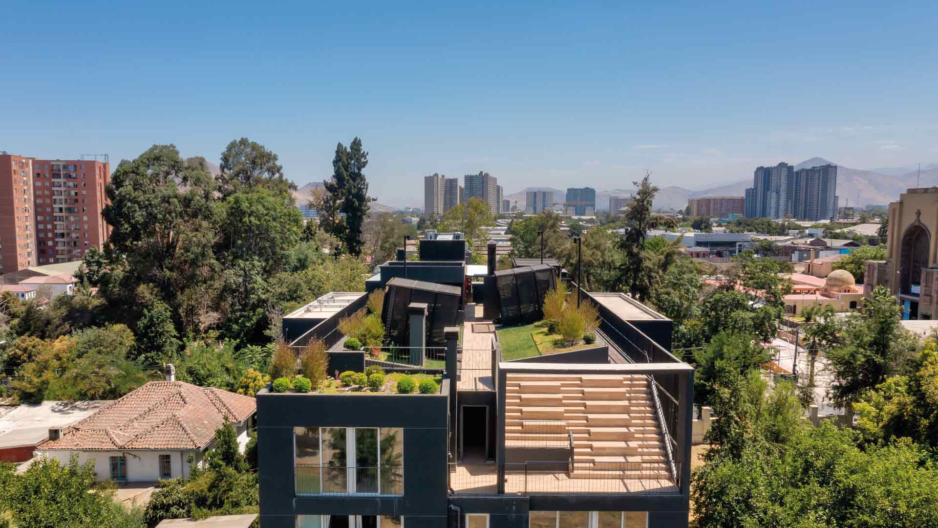 Edificio de inversión Norte Verde en Santiago Centro con vista panorámica a la cordillera